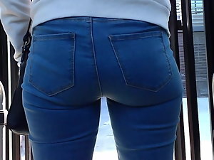 Tight Bubble Butt ArgentinianTeen on the Bus