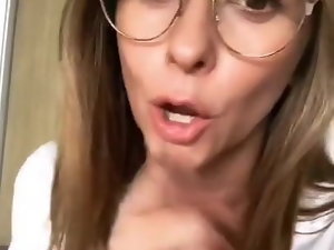 Jennifer Love Hewitt cleavage clip, May 21, 2018