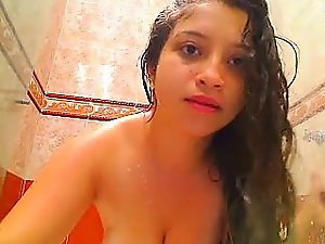 2 webcam chicks in the shower