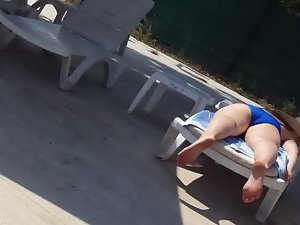 candid sexy soles and big ass at pool